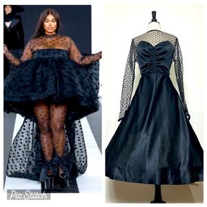 Vintage 1970s polkadot sweetheart neckline dress